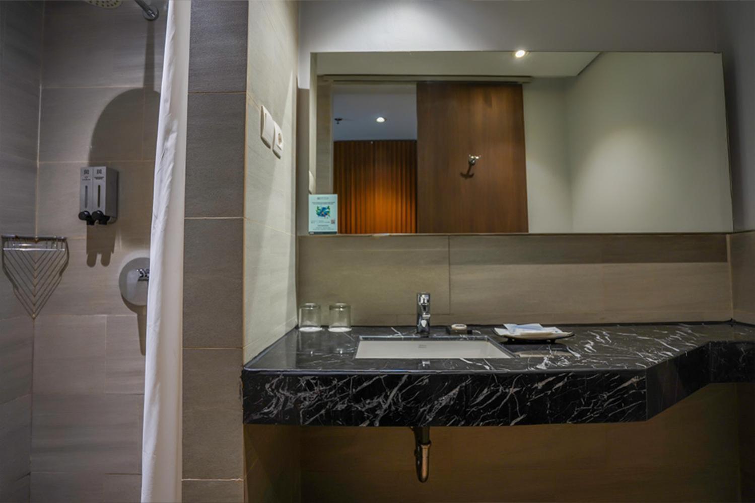 Batiqa Hotel Palembang Buitenkant foto